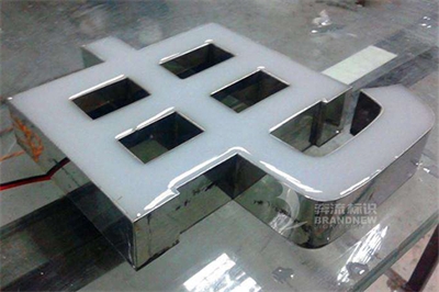 led樹脂發光字發黃的原因